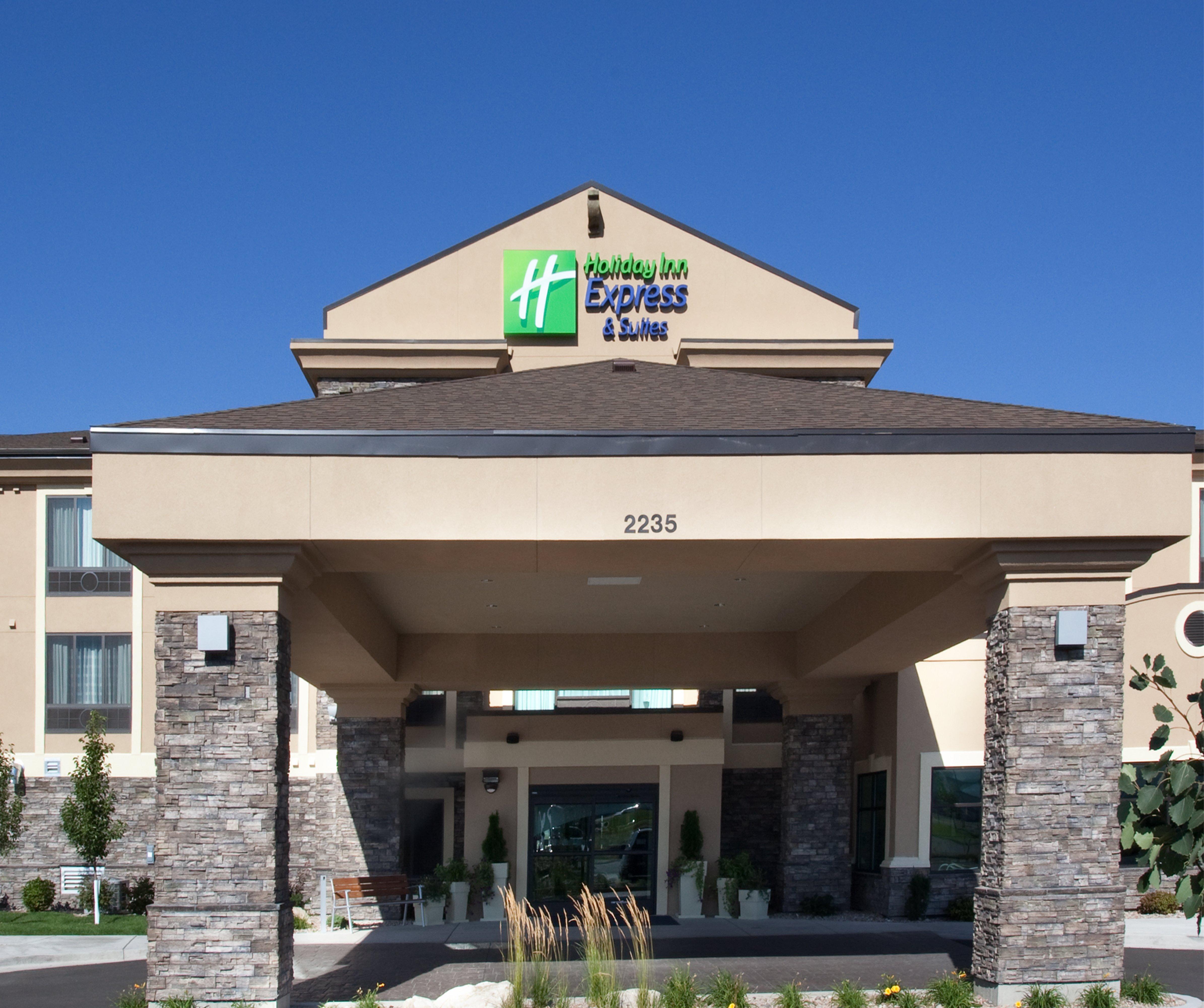 Holiday Inn Express & Suites Logan By Ihg Exterior foto
